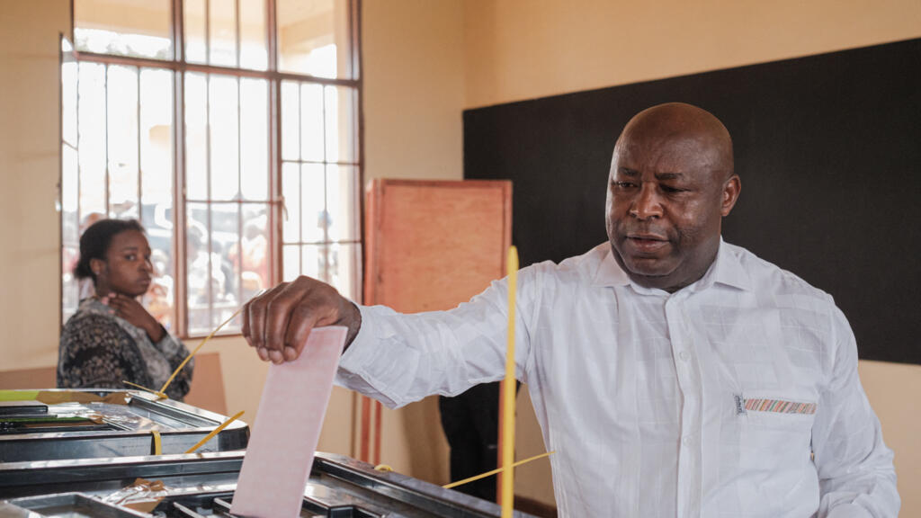 Burundi: sans surprise, le président burundais investi par son parti pour l'élection présidentielle de 2027