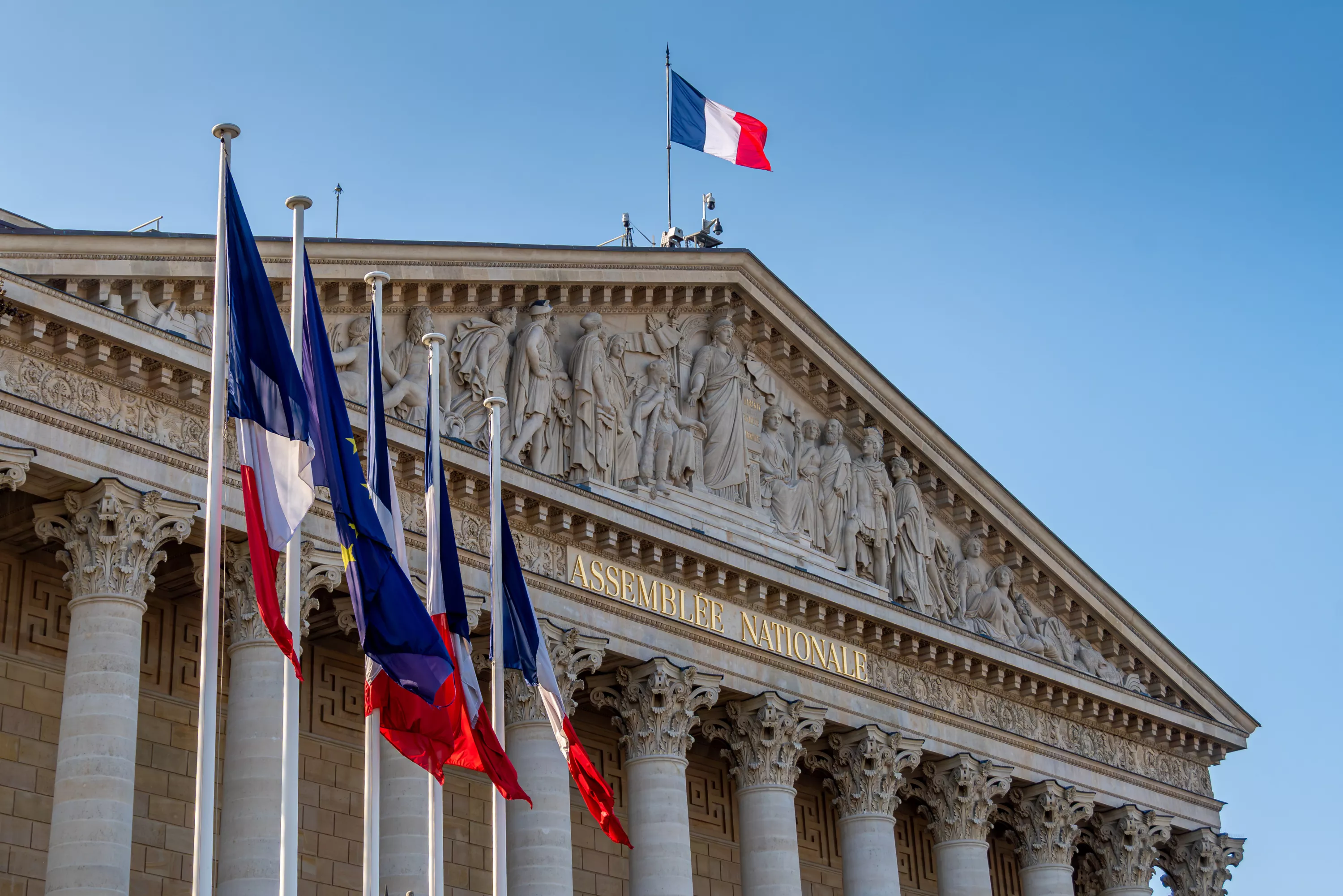 Canicule : 25 députés présentent une proposition de loi afin d’instaurer une trêve estivale des expulsions