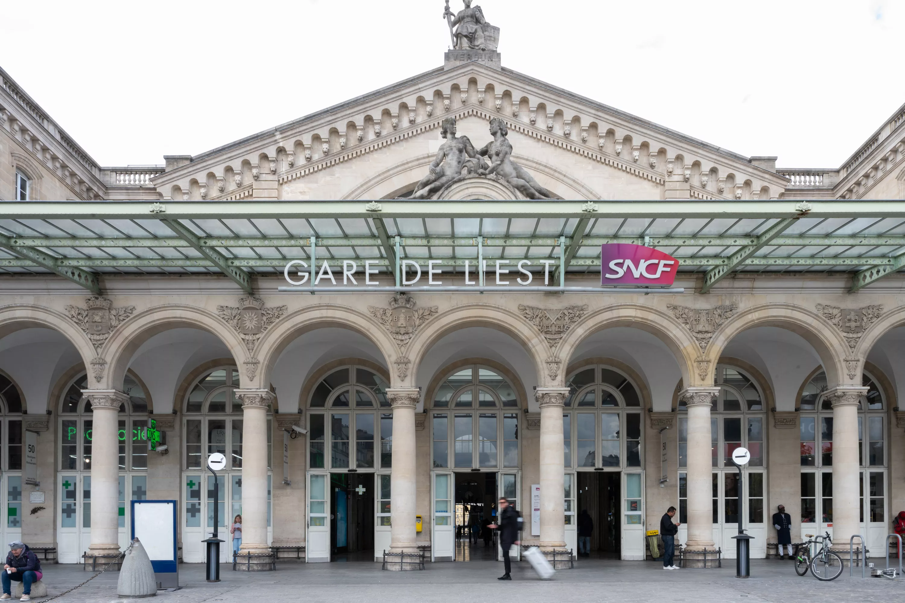Canicule : des centaines de voyageurs bloqués à la gare de l’Est à Paris à cause d'une panne électrique