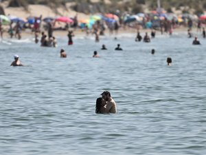 Canicule, fatigue, corps brûlants : quand la chaleur de l’été fait exploser (ou s’effondrer) votre libido