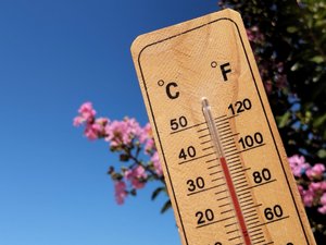Canicule : nouvelle vague de chaleur s’installe sur une large partie de la France, 16 départements placés en vigilance orange lundi
