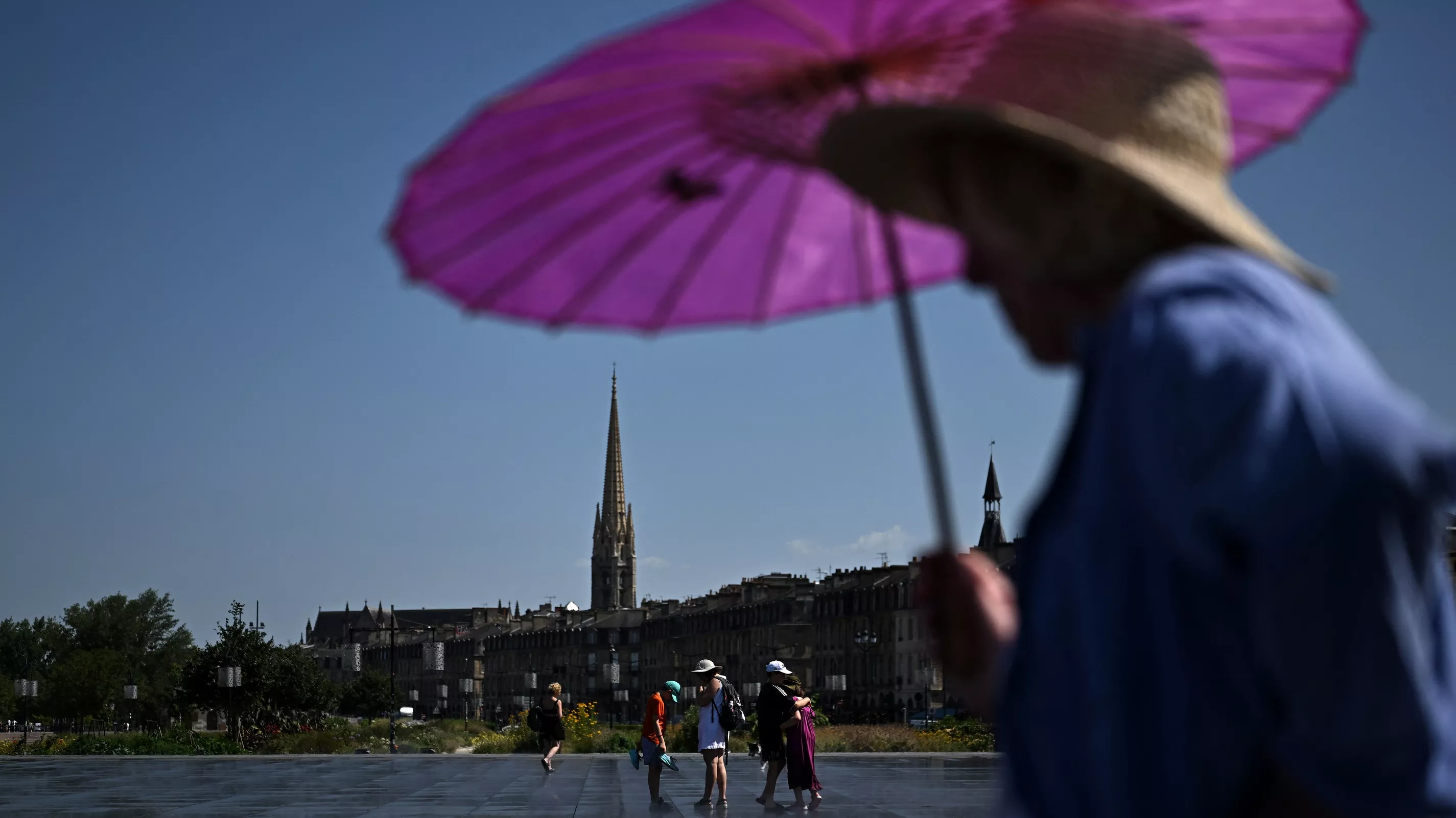 Canicule : Paris aussi chaude qu’Abu Dhabi, Brest se mue en Tombouctou... Les températures des villes françaises à des niveaux historiques