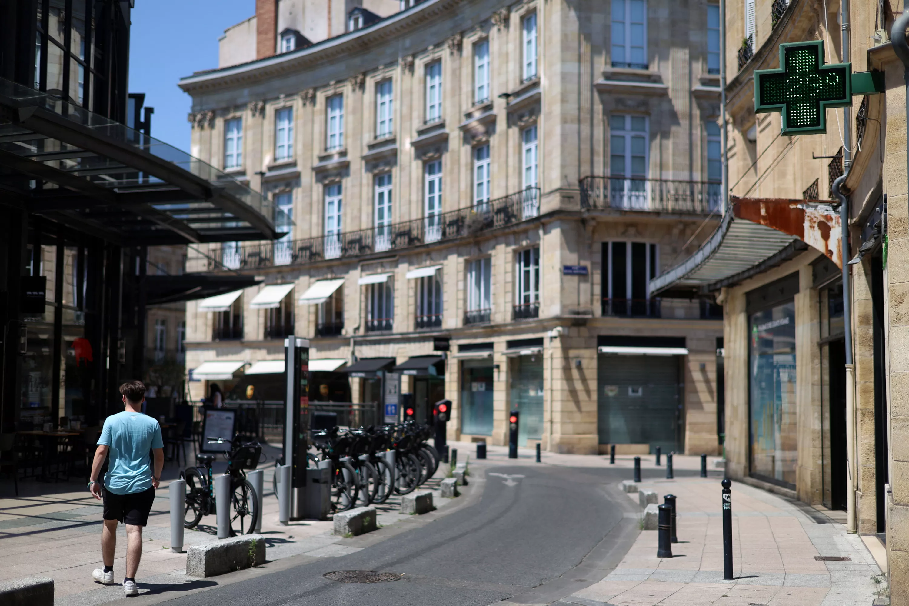 Canicule : privés de volets par les Bâtiments de France, les habitants du cœur historique de Bordeaux souffrent