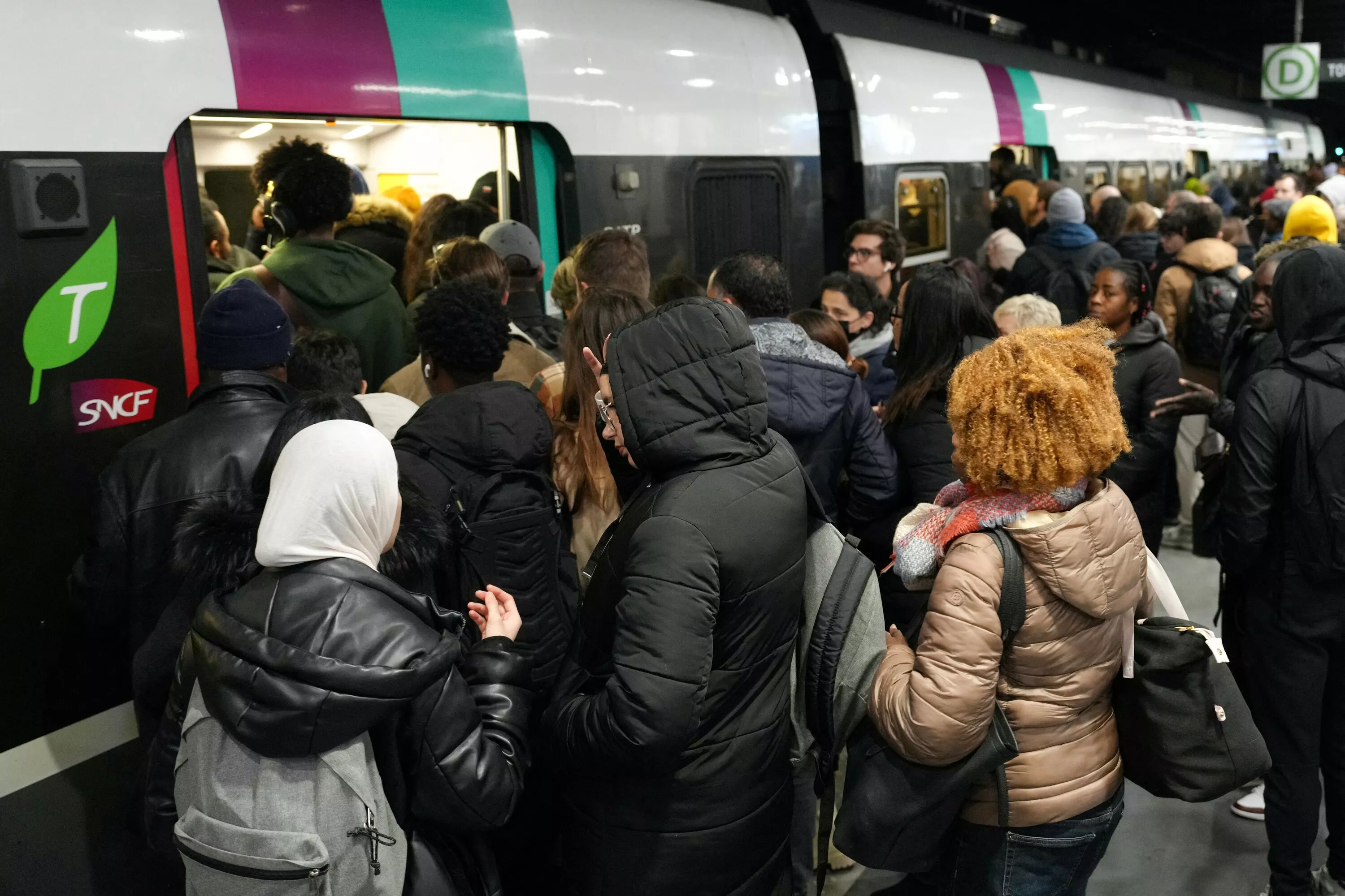 Canicule : des suppressions de trains prévues dès lundi sur le réseau francilien, IDFM invite à «reporter» les déplacements