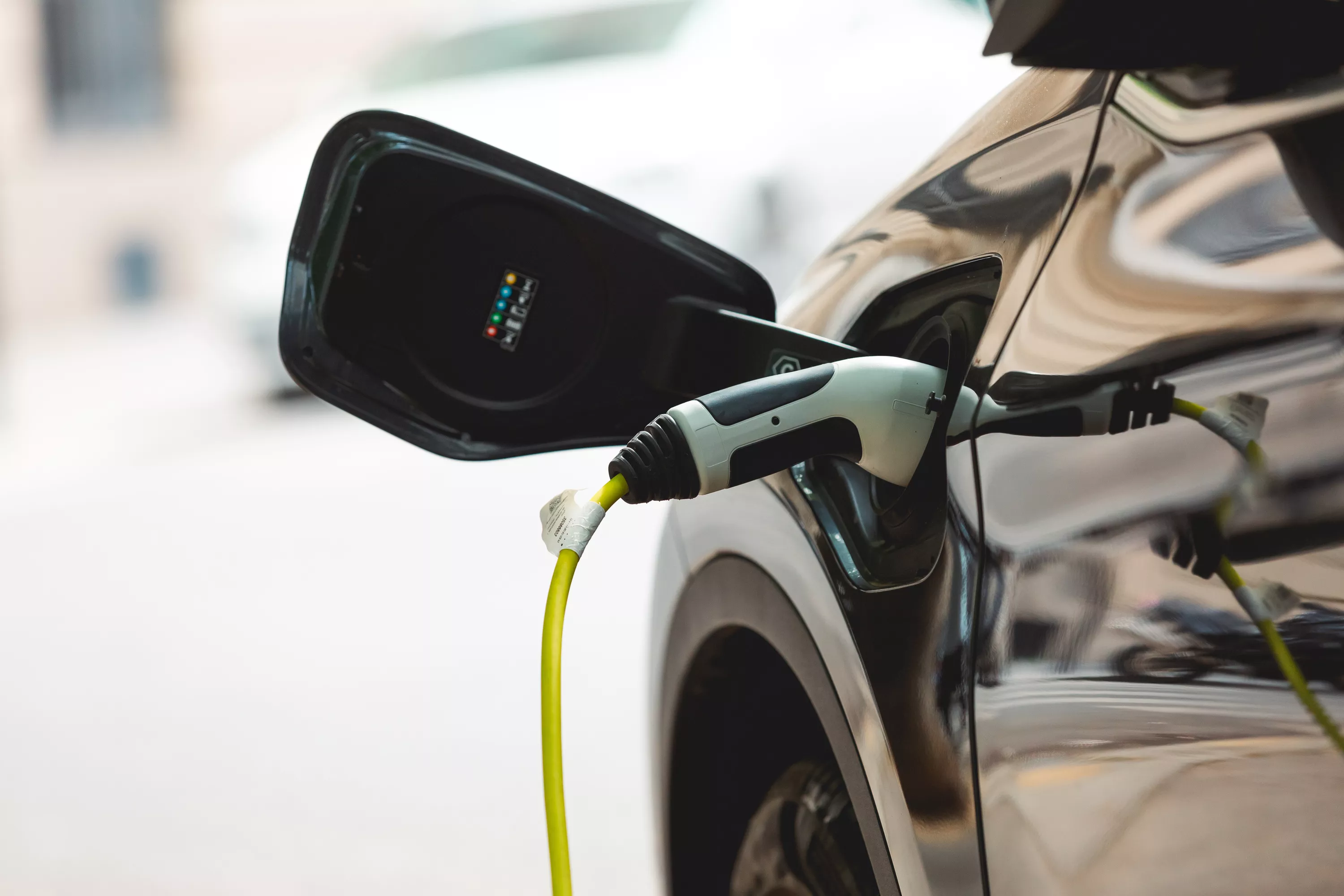 Canicule et voiture électrique : les bons réflexes pour éviter les pièges lors des fortes chaleurs