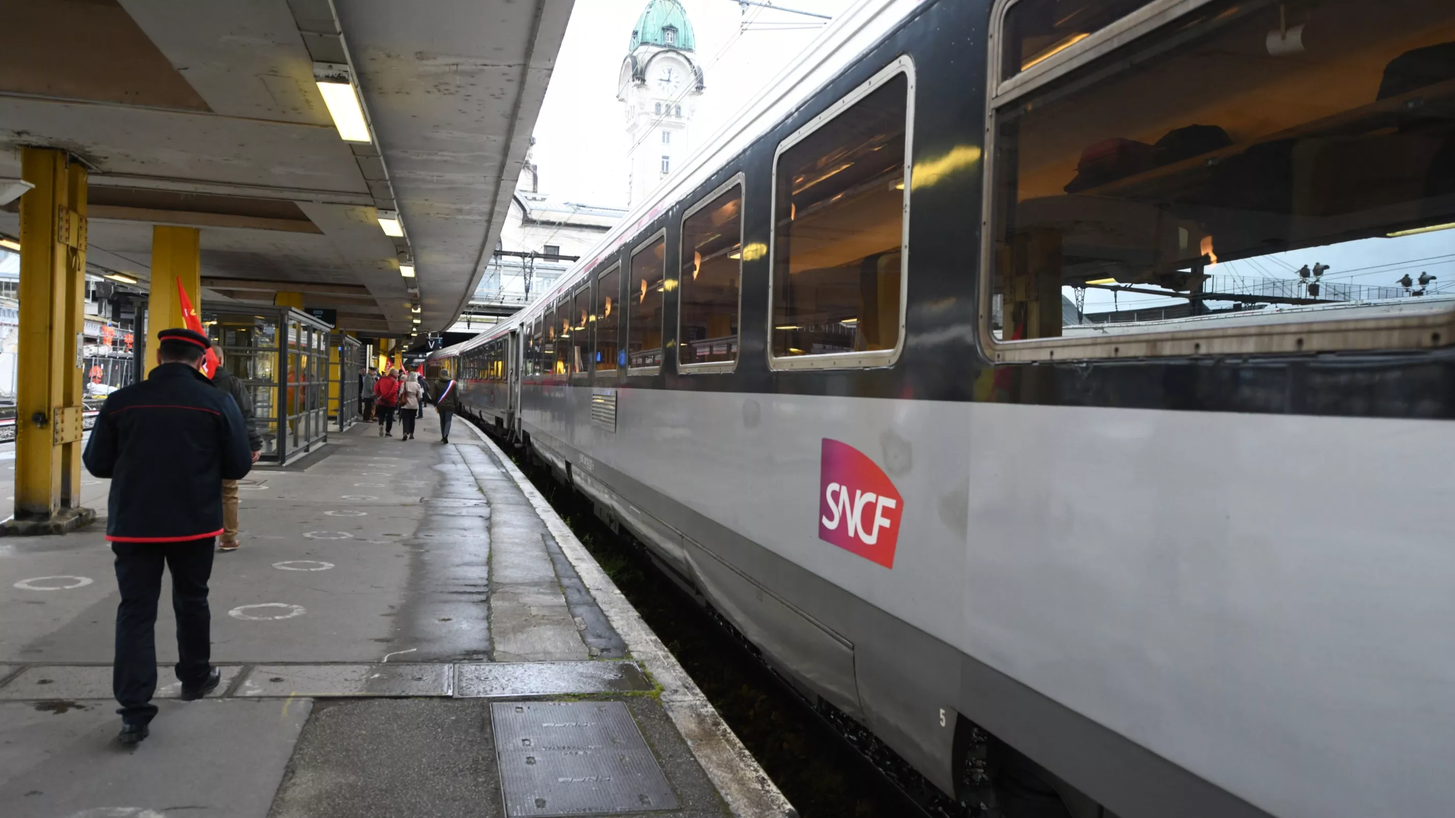 Canicule : les voyageurs de la ligne Clermont-Paris de nouveau confrontés à des suppressions de trains