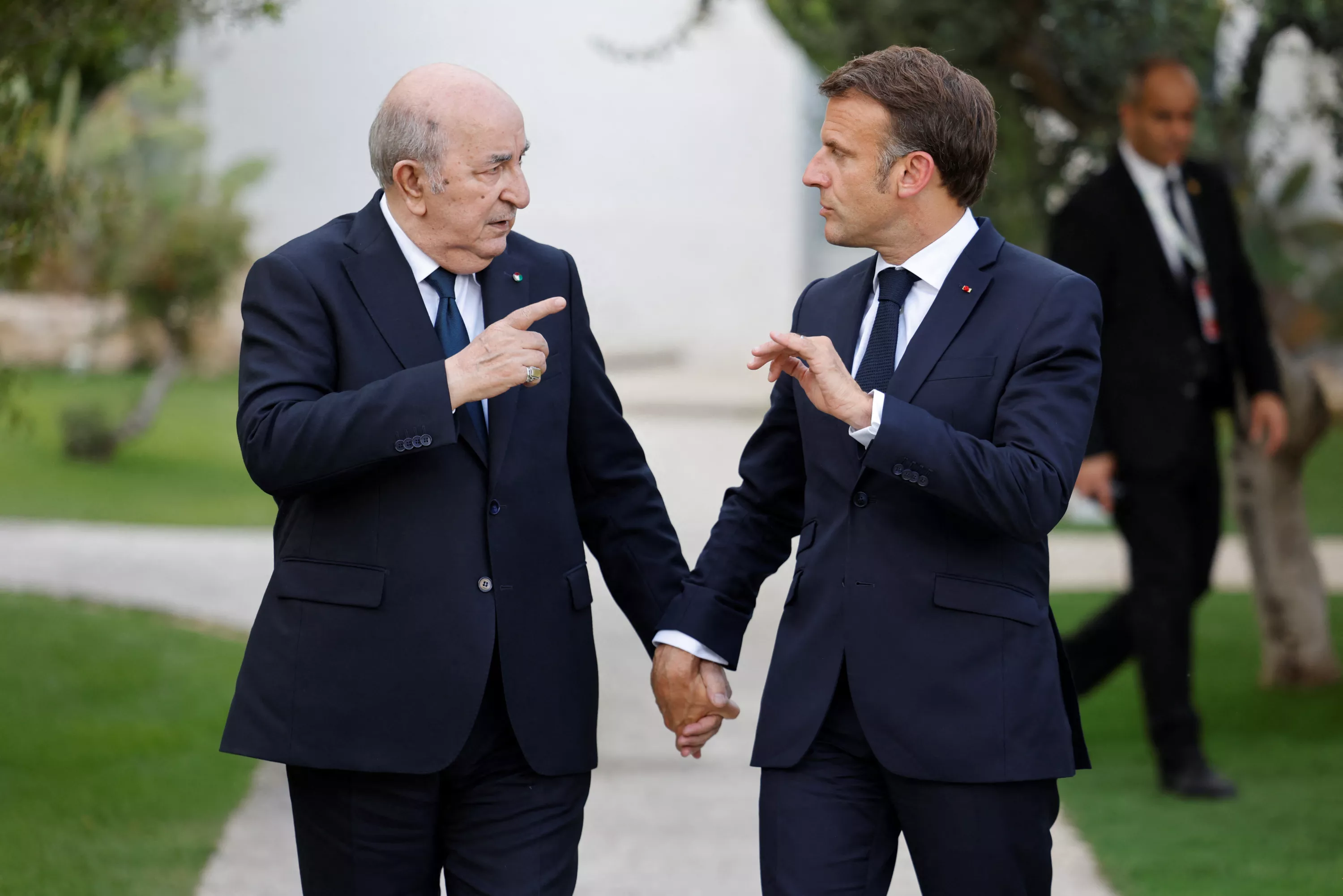«Capitulation», «trahison» : consternation à droite après l’interview de l’ambassadeur de France en Algérie, favorable au retour à 250.000 visas par an