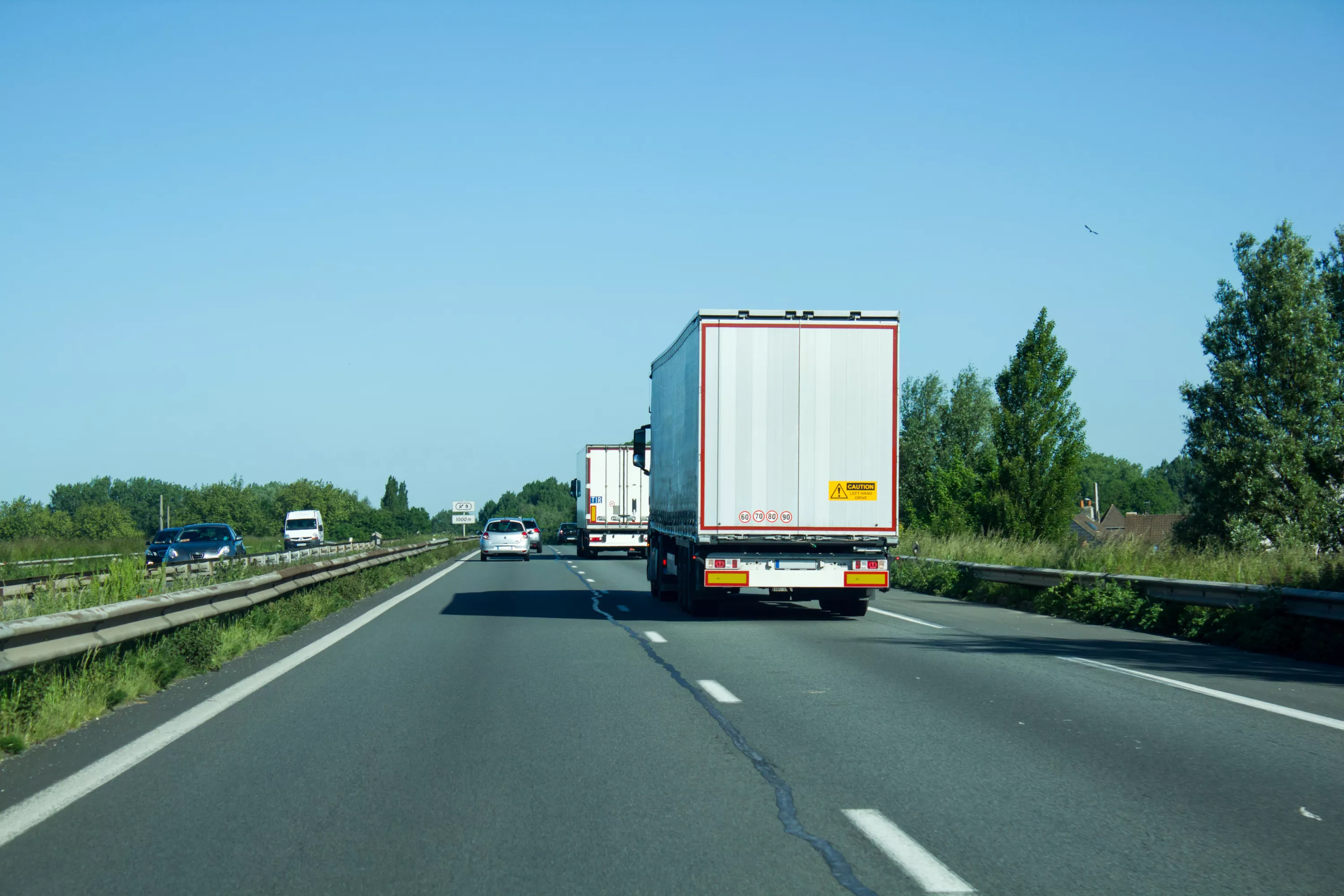 Carburants : exclus de l’aide aux grands rouleurs, les transporteurs routiers envisagent des «actions»