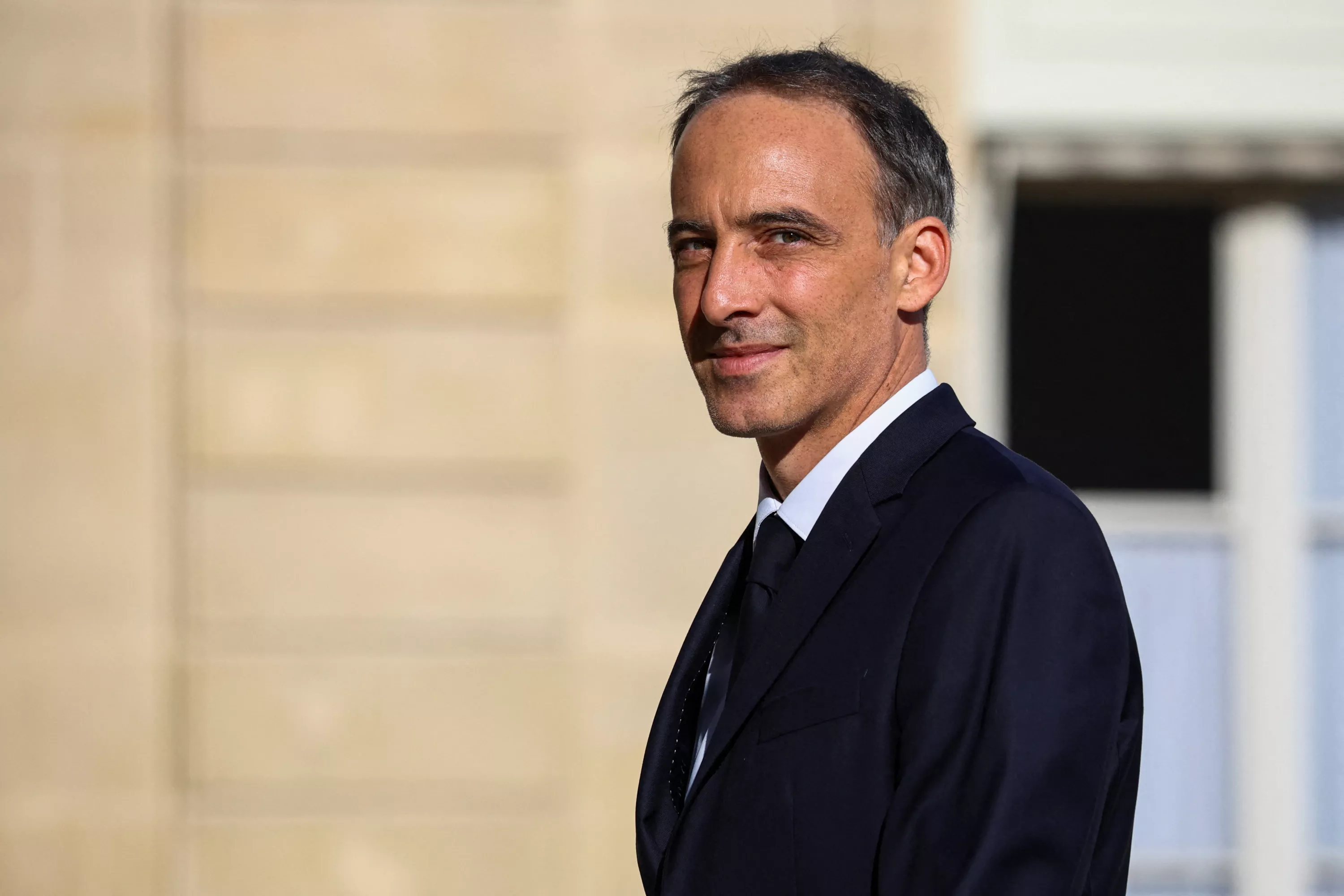 Carburants : Raphaël Glucksmann appelle à des aides «beaucoup plus massives» face à une situation «socialement explosive»