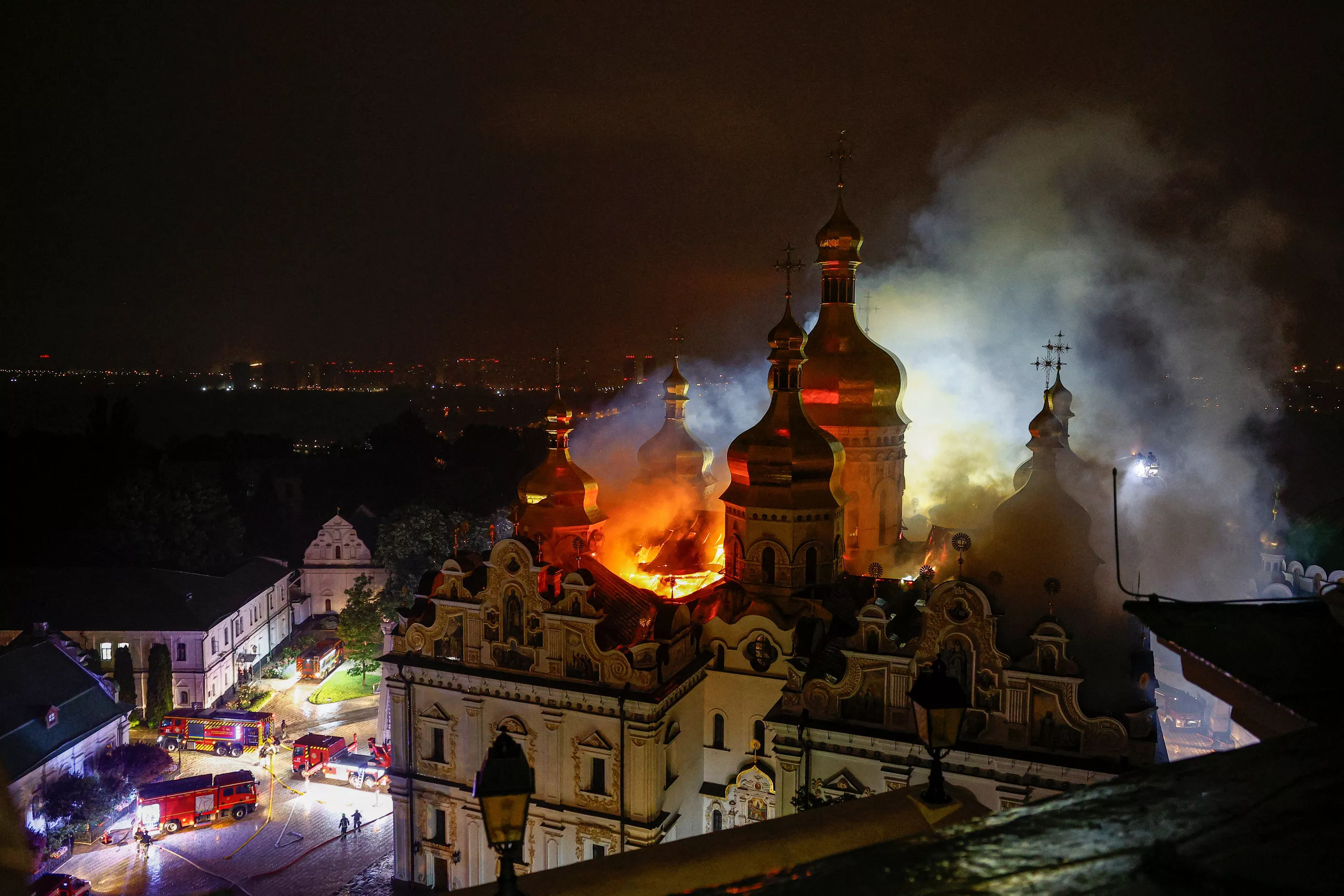 Cathédrale en feu à Kiev après un bombardement russe : «Rien ne justifie cette attaque contre notre patrimoine universel» dénonce Emmanuel Macron