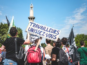 Manifestations du 1er Mai : plus de 300 000 manifestants dans les cortèges en France, d’après les syndicats, 158 000 selon le gouvernement