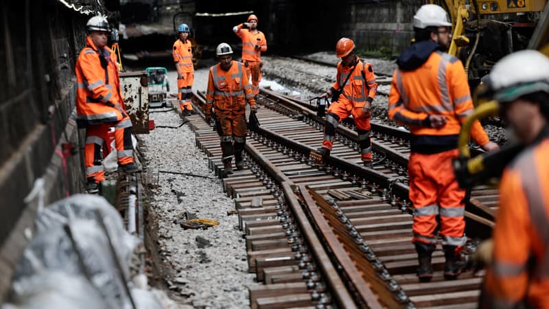 Ces travaux interrompent pendant trois semaines le trafic sur les RER B et D dans Paris: à 30 mètres sous terre, la SNCF réalise 
