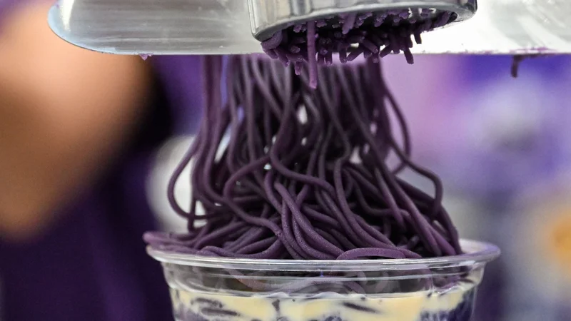 Cette racine violette en poudre est vue comme le 