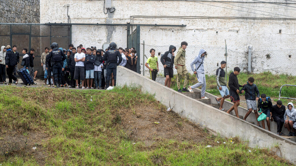 Ceuta: évacuation d'un vaste camp de migrants avant la visite des souverains espagnols