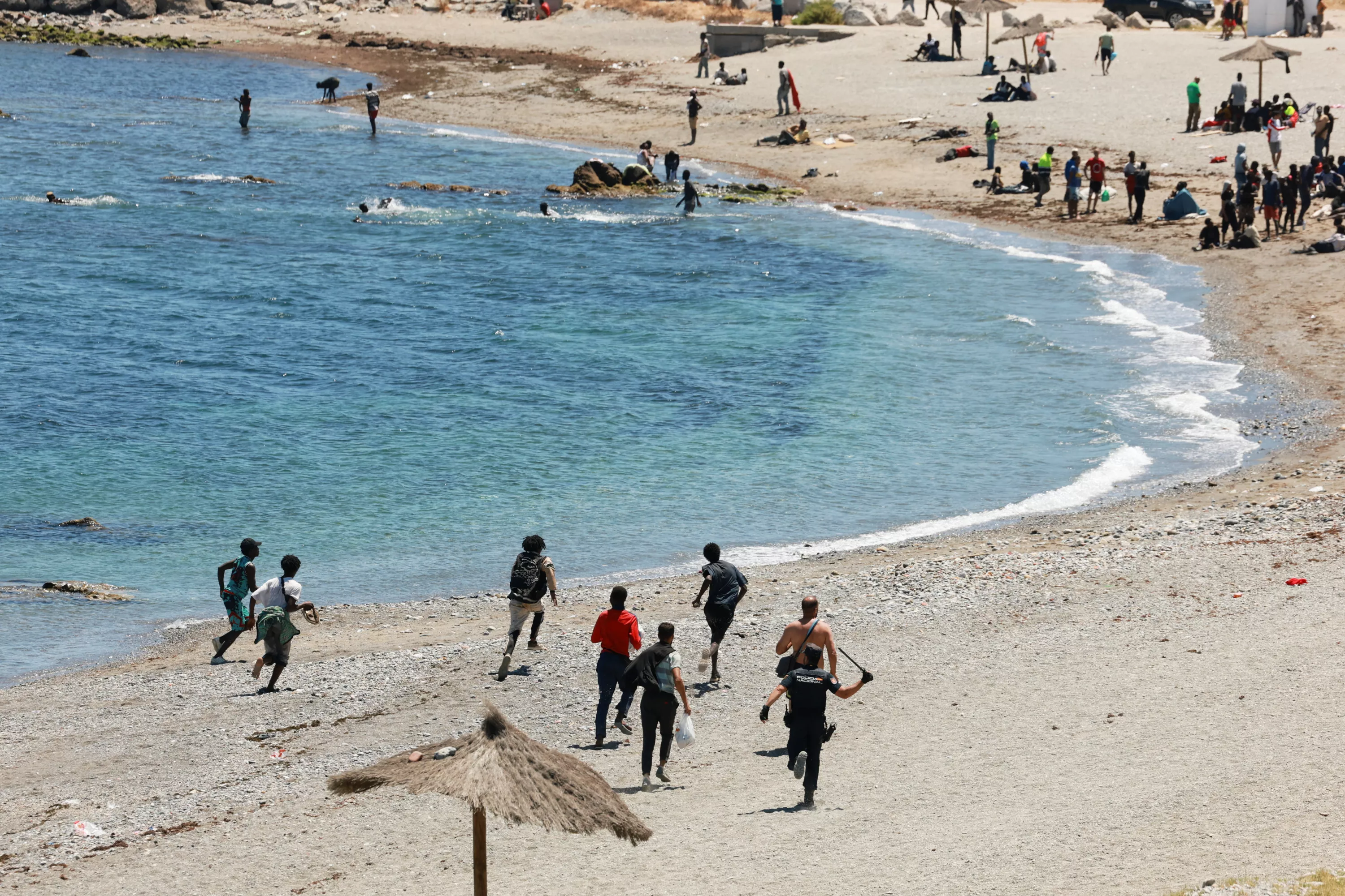 Ceuta : le Maroc annonce, dans son premier bilan officiel, la mort de 11 migrants, tandis que l’Espagne en recense 72