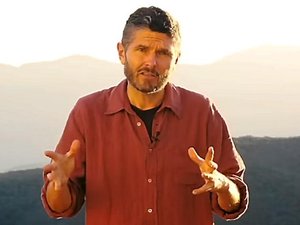 Conférence, vidéo sur un cancer guéri… Mis en examen, le gourou Casasnovas, débouté dans l’affaire de l’eau de coco, reste hyperactif