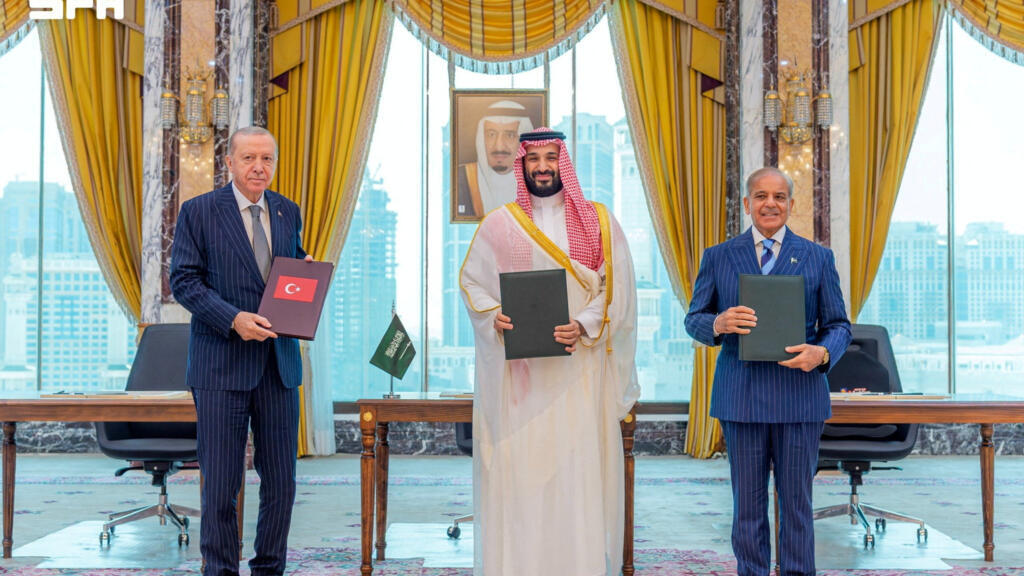 Conflit au Moyen-Orient: le Pakistan dans une position délicate entre Iran et Arabie saoudite