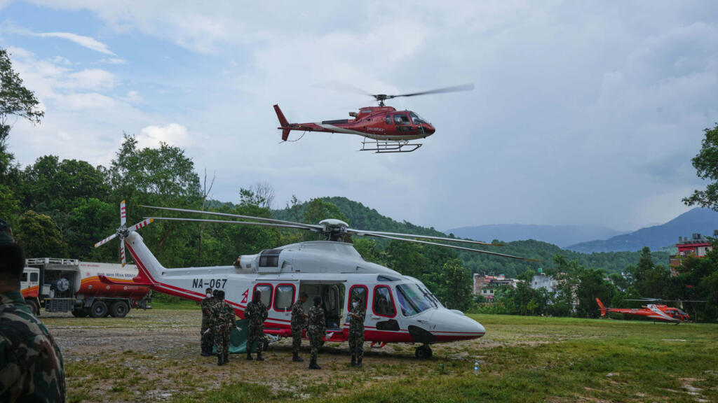 Crue dévastatrice au Népal et au Tibet: Katmandou assure maîtriser les opérations de recherche et de secours