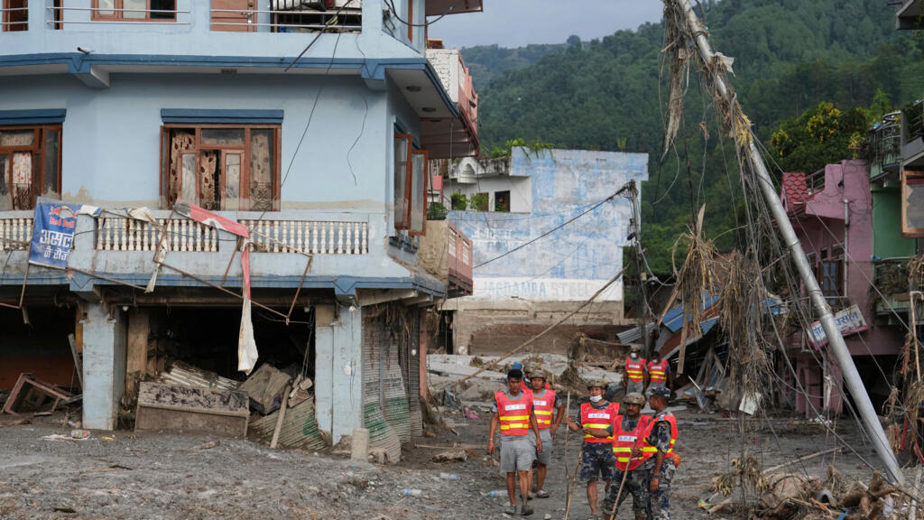 Crue dévastatrice au Népal et au Tibet: quatre Français portés disparus