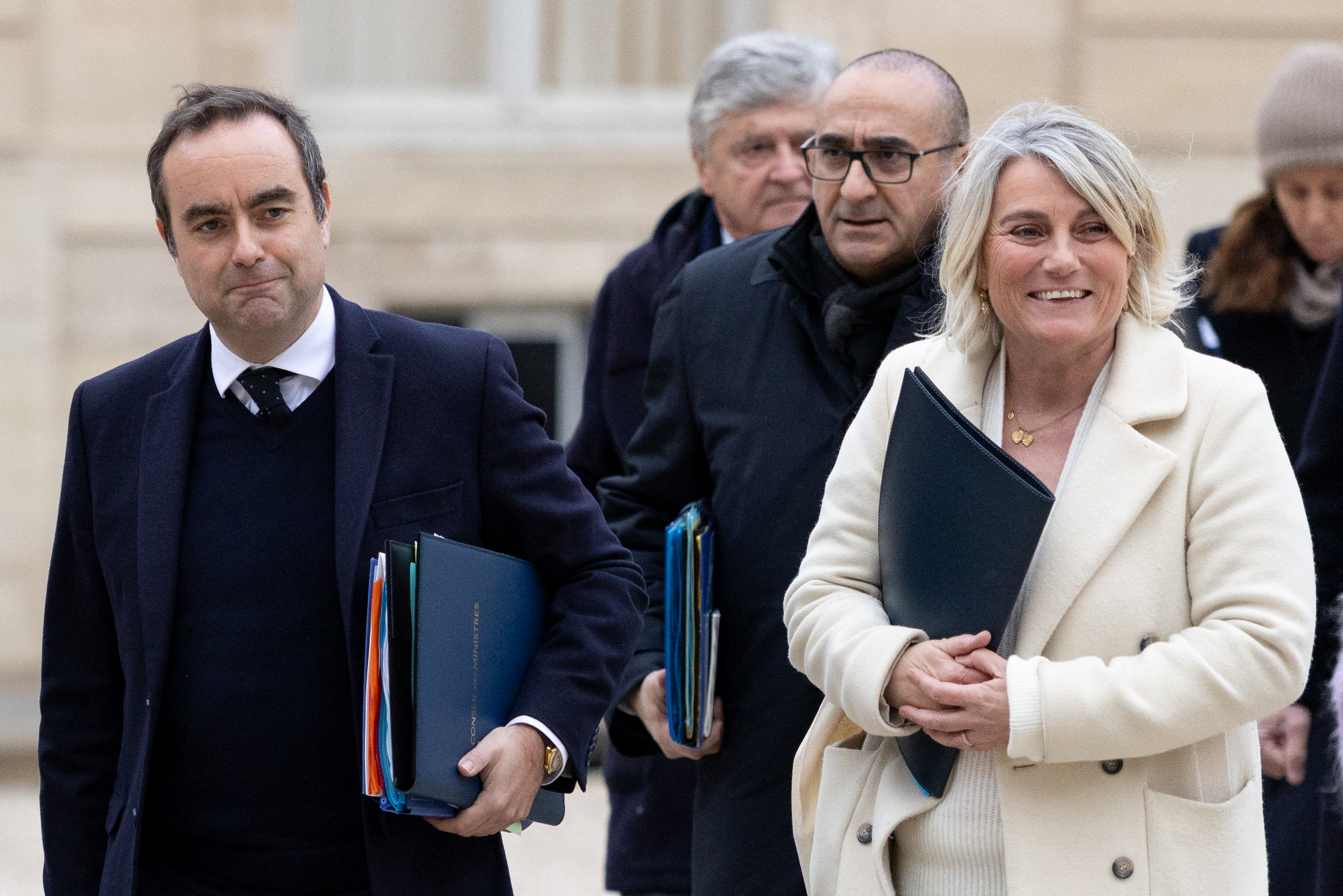 Hantavirus : le gouvernement durcit le dispositif sanitaire avec des mesures «très strictes» face au risque de propagation