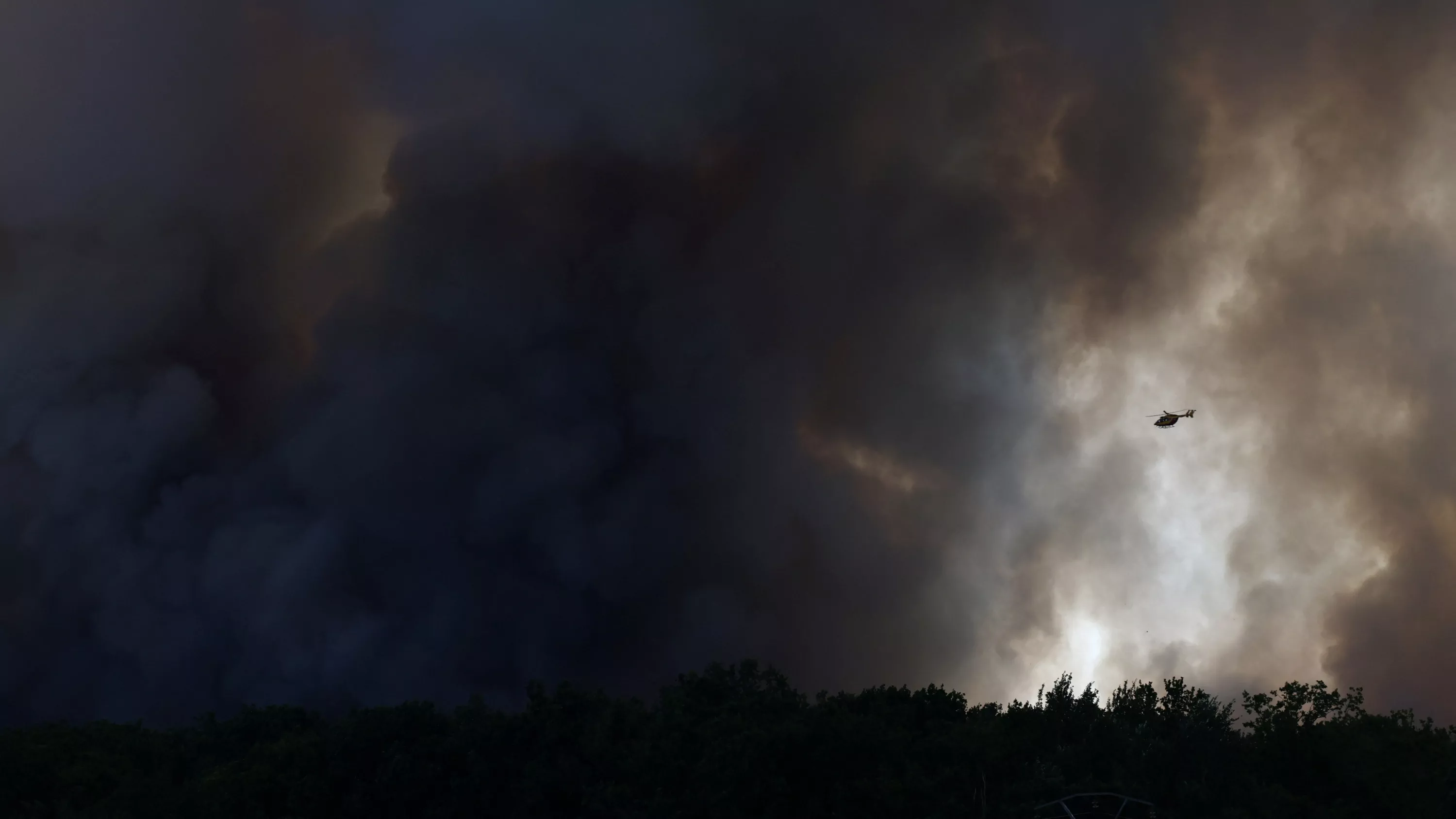 Dans la forêt de Fontainebleau, les secours luttent contre des incendies exceptionnels