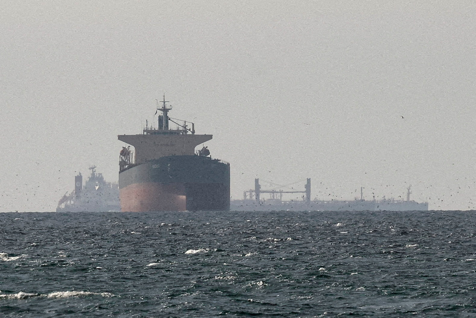 Conflit au Moyen-Orient : croulant sous le pétrole, l'Iran obligé de stocker sa production dans des réservoirs abandonnés