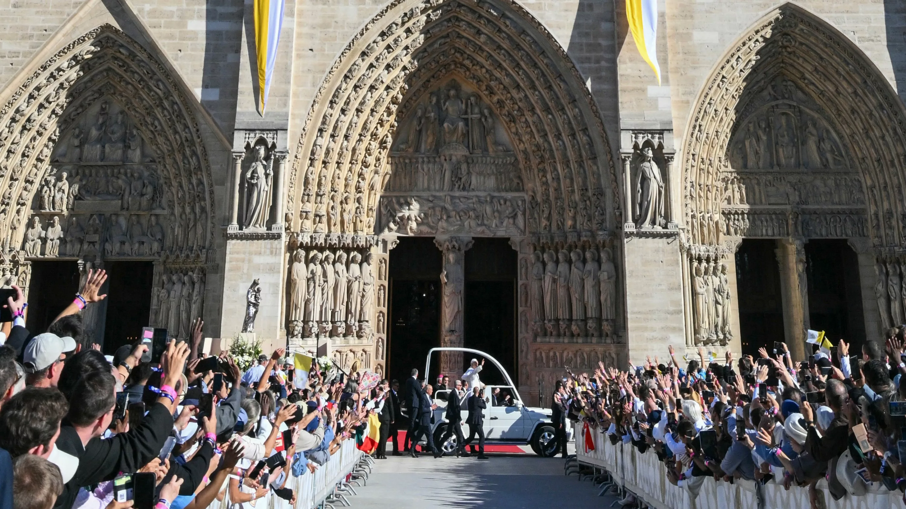 De l’Élysée à Notre-Dame, Léon XIV soulève l’enthousiasme des Français