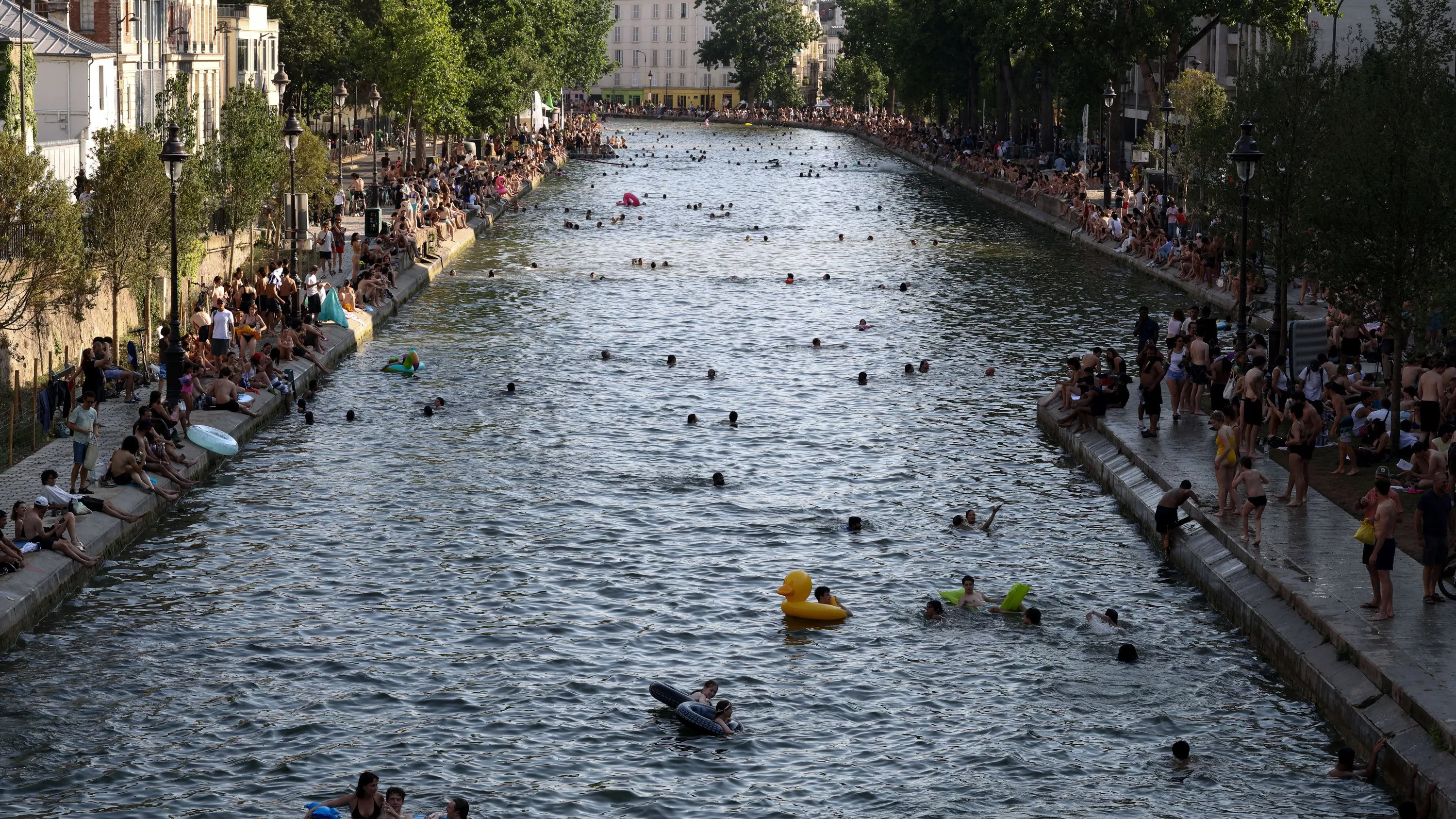 « Depuis des années, nous alertons en vain les pouvoirs publics » : la vie éprouvante des riverains du canal Saint-Martin