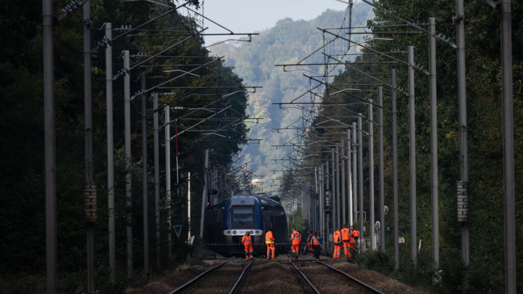Déraillement d'un train en Normandie: comment assurer la surveillance des 28000 km de voies ferrées en France?