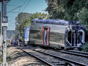 Déraillement d’un train TER : enquête judiciaire, enquête technique… deux jours après, les investigations se poursuivent
