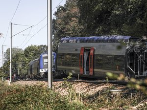 Déraillement d’un train TER près de Rouen : les voitures vont être remises sur les voies ce mardi, on fait le point sur l’avancée de l’enquête