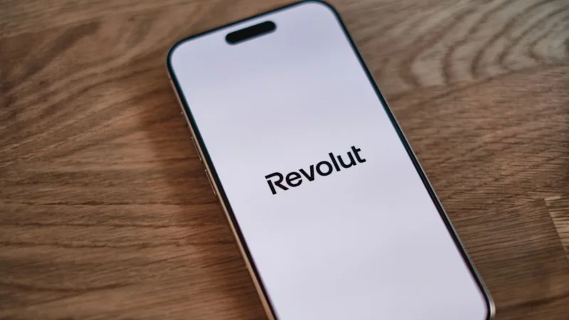 Des clients en France concernés dont un joueur de foot: Revolut a transmis des données très sensibles à un escroc qui utilisait une adresse électronique gouvernementale