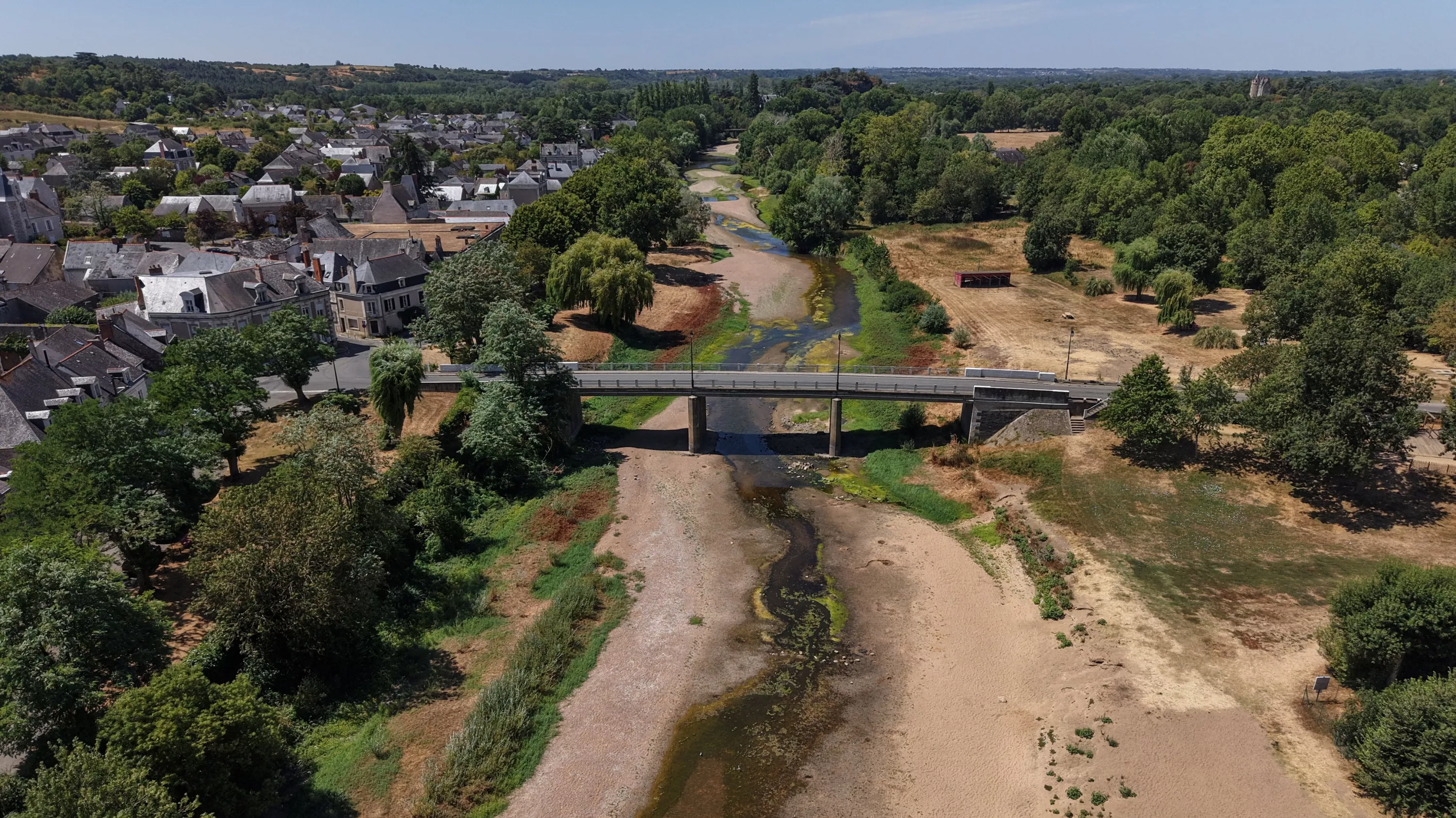 Des inondations exceptionnelles aux records de chaleurs, comment la France a-t-elle basculé dans une sécheresse « historique »?