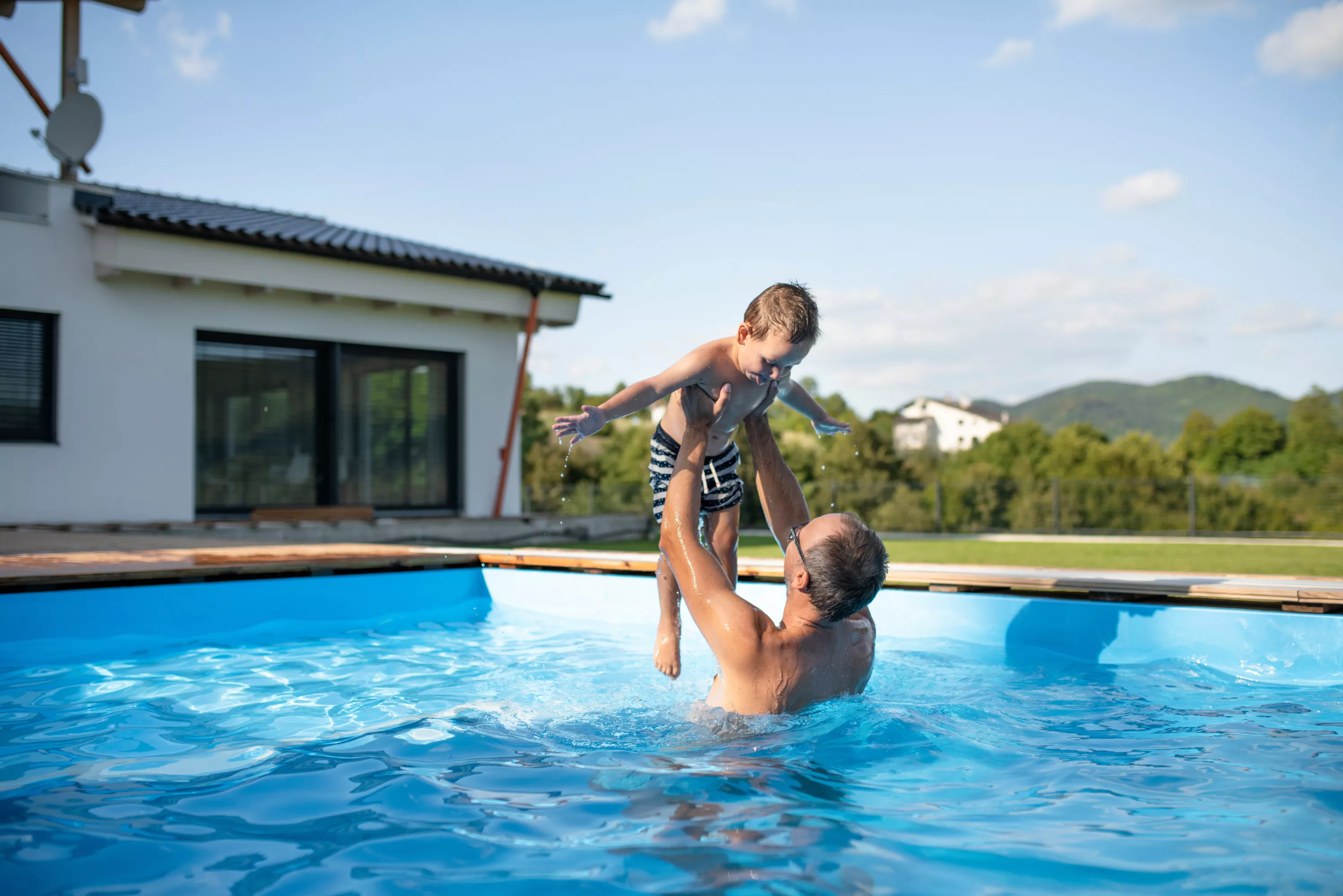 «Des prises de contact en hausse de 40%» : la grande ruée des Français vers les piscines après le «déclic canicule»