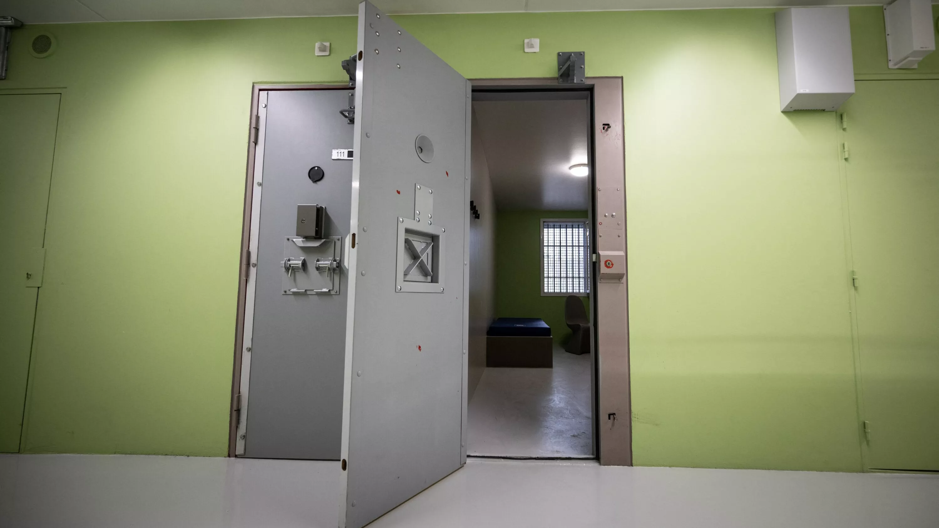 Détenus sur écoute, menottage en cellule... Immersion au cœur du nouveau quartier de haute sécurité pour narcotrafiquants de Réau