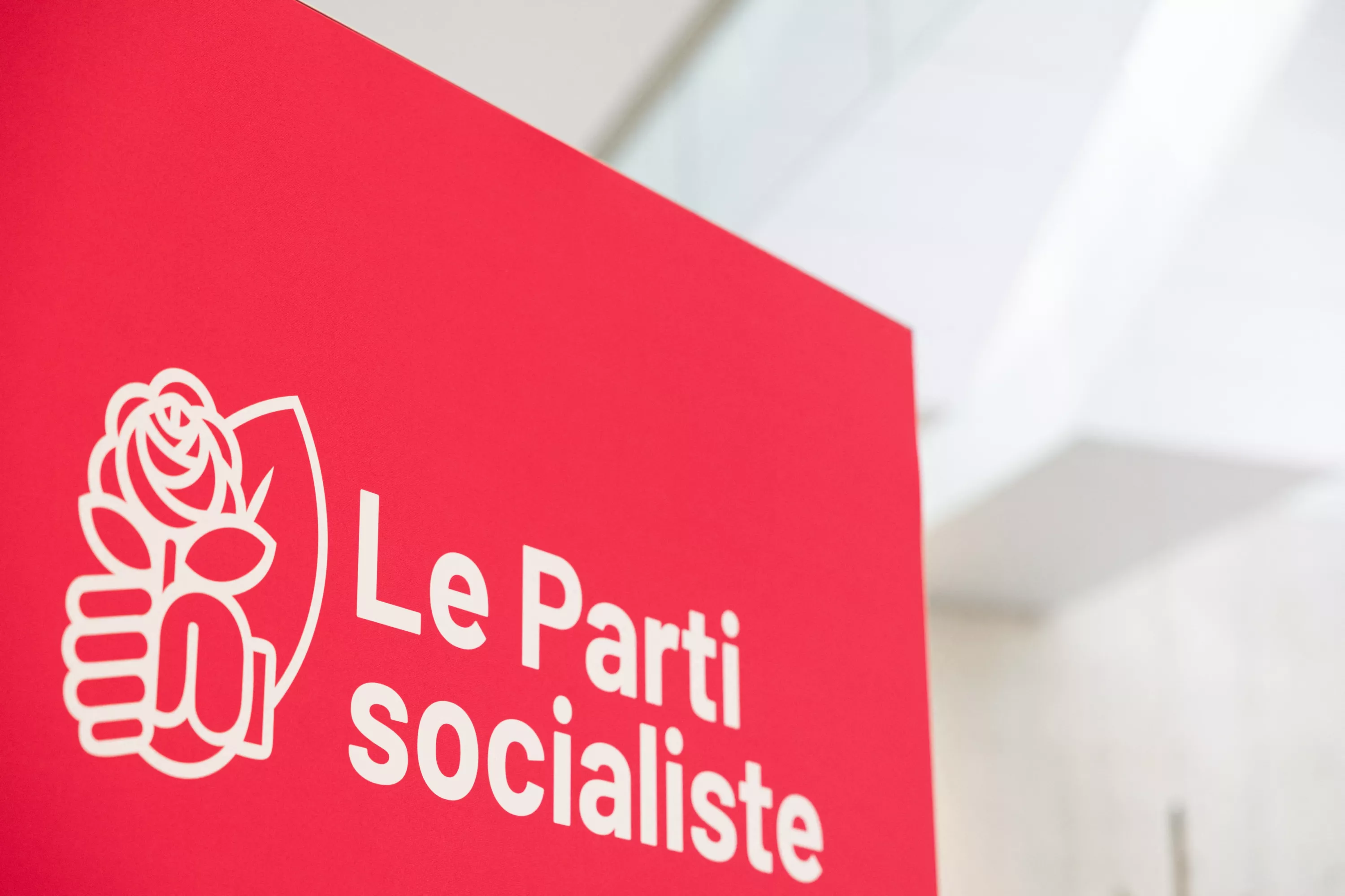 Deux tours, tarif entre 10 et 15 euros, scrutin électronique... Le Parti socialiste et Place publique valident l'accord sur leur primaire d’octobre
