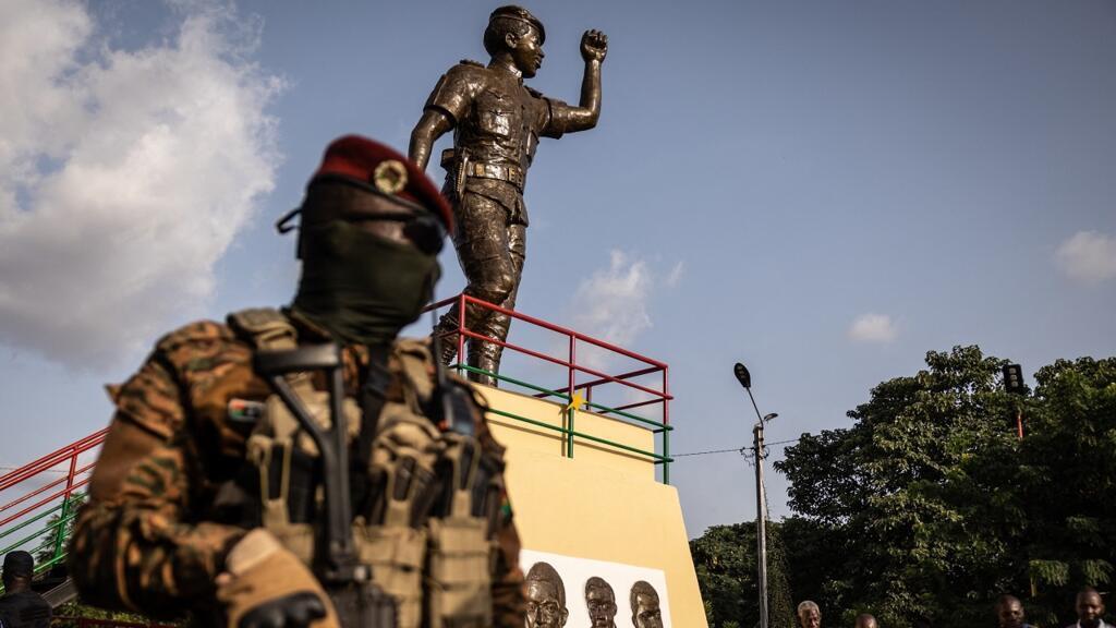 Burkina Faso: les inquiétudes de Human Rights Watch face au nouveau recrutement massif de soldats