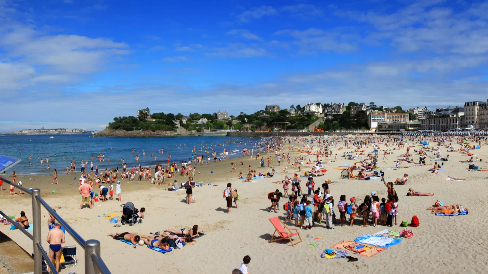 « Dinard en août, c’est devenu Saint-Tropez » : une saison touristique hors du commun en France
