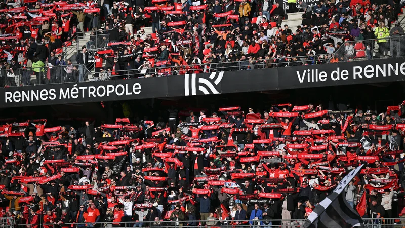 DIRECT. Ligue 1: pelouse impraticable, option envisagée en urgence... les coulisses de l'inversion de PSG-Rennes