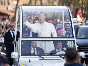 DIRECT Visite du pape à Lourdes : Léon XIV vient d'atterrir en Occitanie il est attendu pour une prière à la grotte de Massabielle