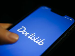 Doctolib va utiliser vos données de santé pour des recherches utilisant l’IA : quel but, quelles inquiétudes, peut-on s’y opposer ? On fait le point