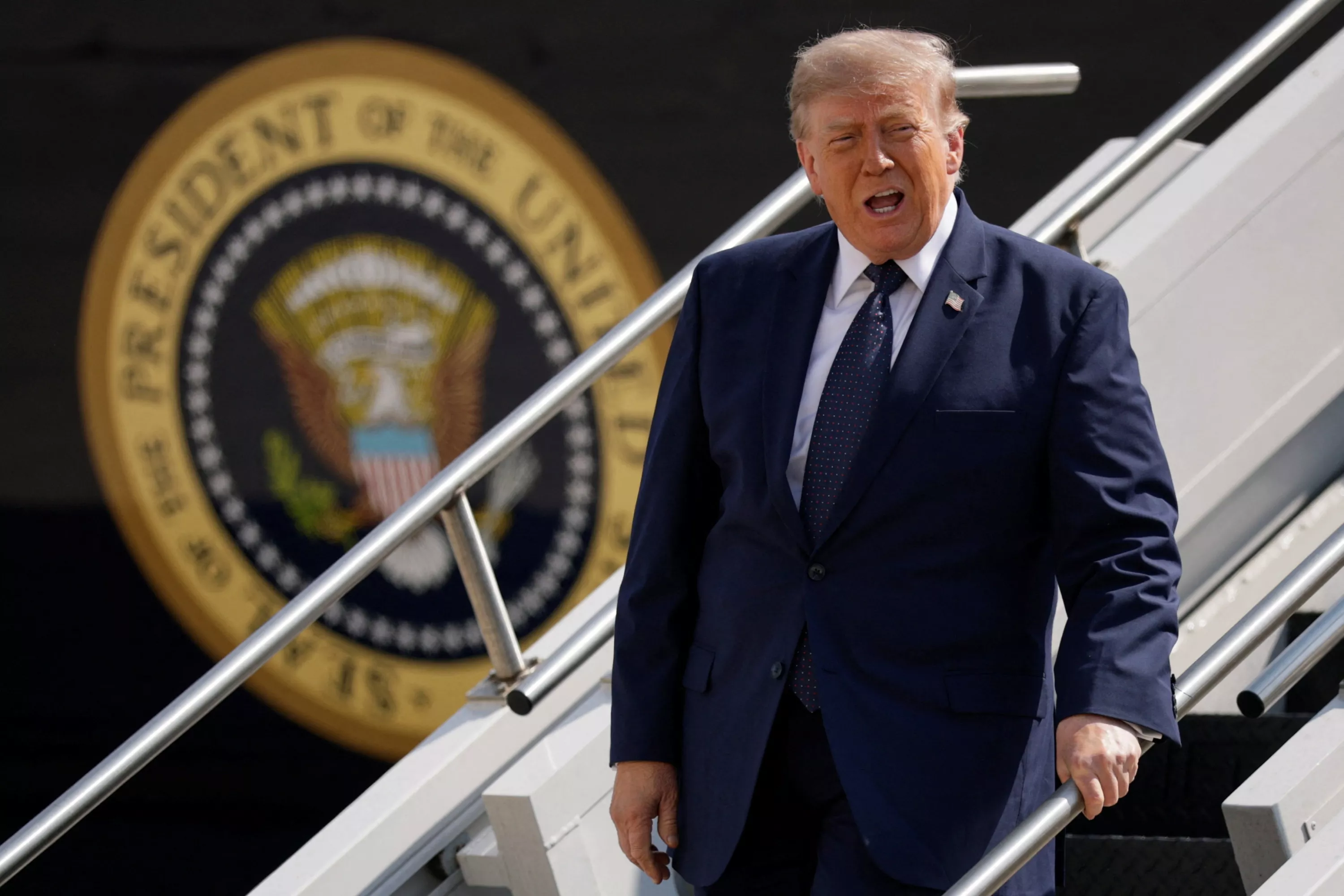 Donald Trump s’emporte contre le Canada pour la pollution de l'air aux États-Unis causée par les feux de forêt