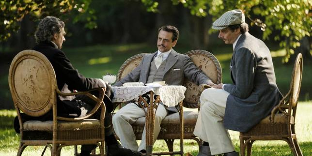 Les séries de la semaine : « Enchaînés », « Paris Police 1910 », « La Meneuse » et « Unconditional »