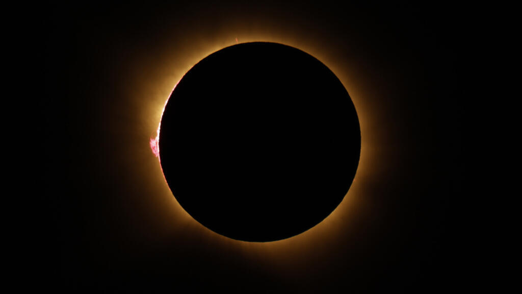 Éclipse solaire totale: des millions d'Européens contemplent ce phénomène astronomique rare