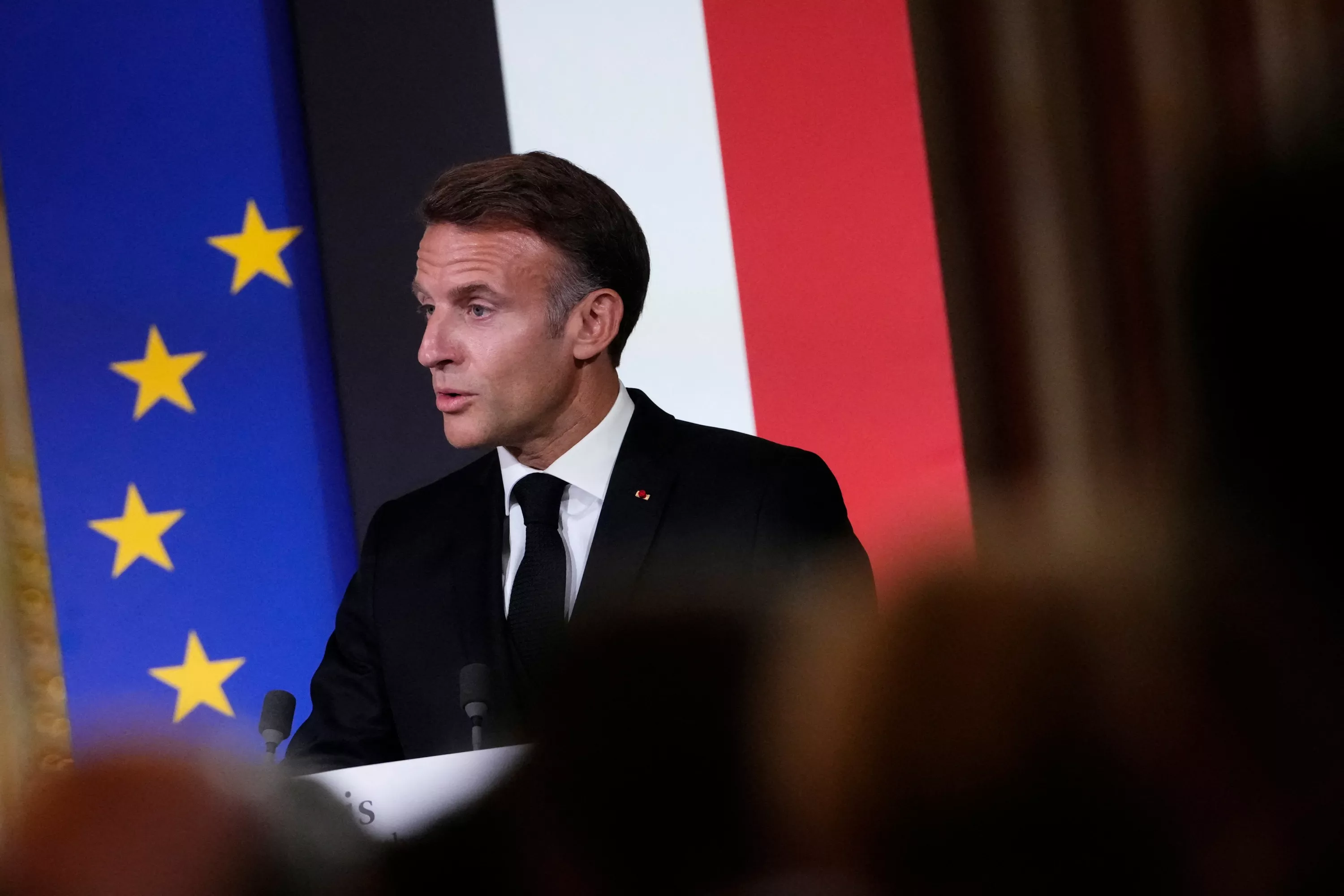 Écrits antisémites attribués à Jordan Bardella : Emmanuel Macron juge les propos «gravissimes et inacceptables» et appelle le RN à «clarifier»