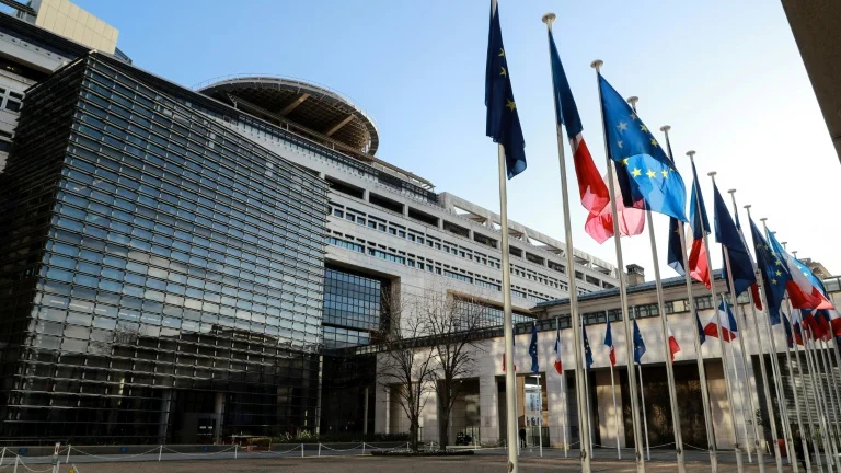 Elle est détenue à 56% par des investisseurs qui ne paient pas d'impôt en France: qui possède la dette française et faut-il s’en inquiéter?