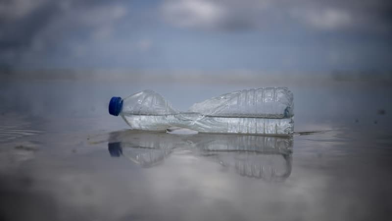 Elle pourrait augmenter de 20%: la taxe sur les ordures ménagères risque de flamber à cause d'une nouvelle consigne sur les bouteilles en plastique (souhaitée par Emmanuel Macron qui veut atteindre des objectifs européens de recyclage)