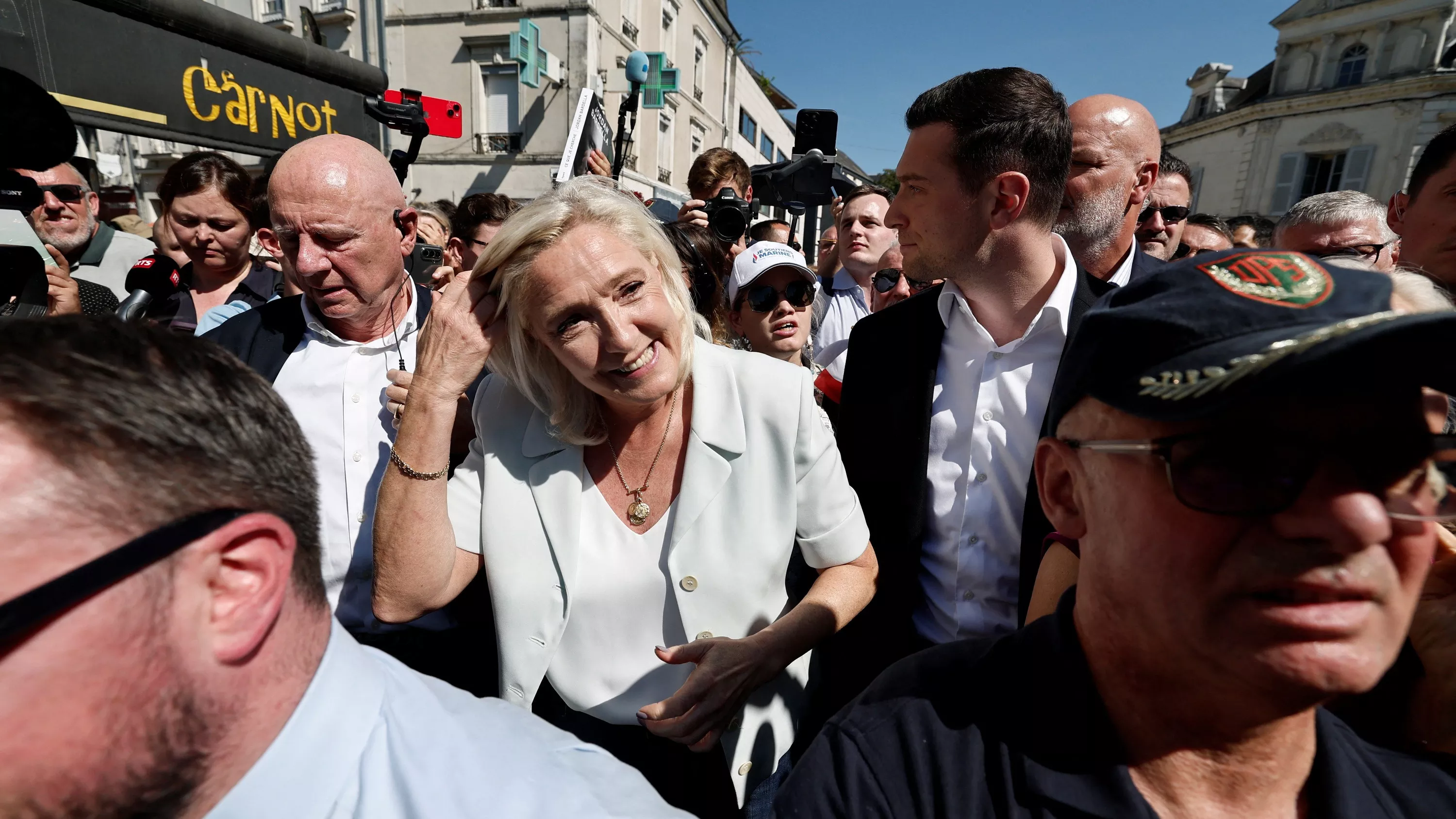 « Elle est sortie de la cour d’appel en étant instinctivement candidate » : dans les coulisses de la décision surprise de Marine Le Pen