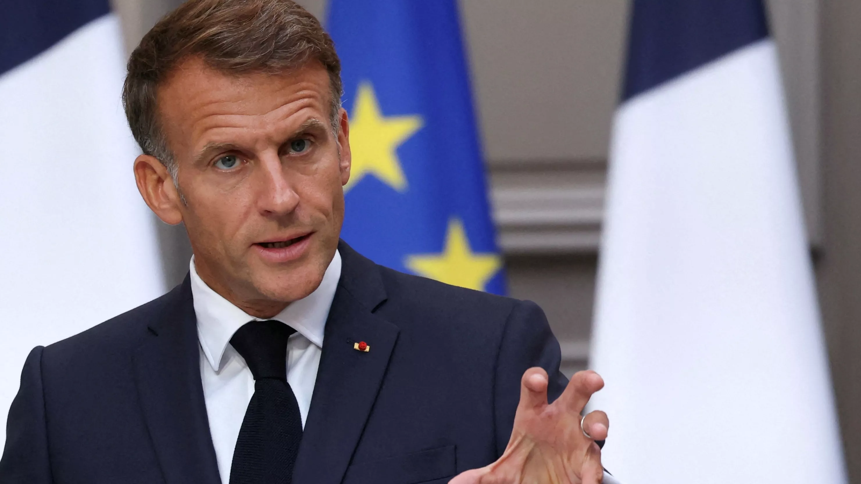 Emmanuel Macron ne veut pas payer la facture politique de la crise des carburants