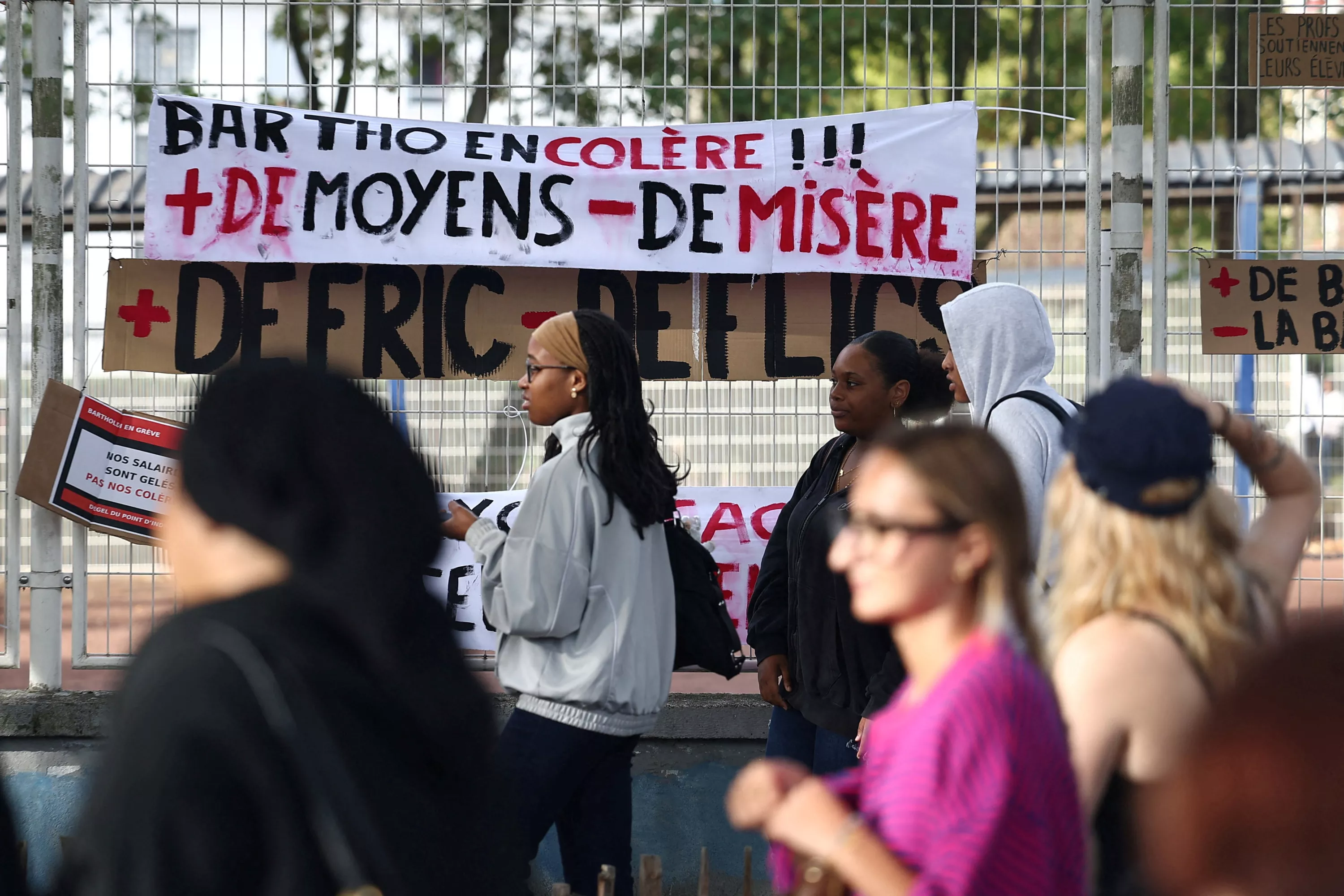 EN DIRECT - Blocage des lycées : «Il va falloir mettre des choses concrètes sur la table, pas juste des courriers», réclame un syndicat d’enseignants